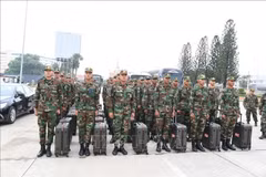 Oficiales y soldados del Ejército Real de Camboya en el Puesto Fronterizo Internacional de Moc Bai (Foto: VNA)