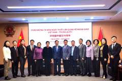 Un acto se celebró en Chongqing para conmemorar el 76.º aniversario del establecimiento de los vínculos diplomáticos entre Vietnam y China (18 de enero) (Foto: VNA)