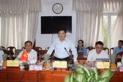 l vicesecretario del Comité del Partido de la provincia vietnamita de Hau Giang, Nguyen Tuan Anh, interviene en la reunión (Foto: VNA)