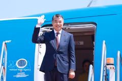 El primer ministro de Vietnam, Le Minh Hung, parte de Vientiane, concluyendo su visita oficial a Laos. (Foto: VNA)