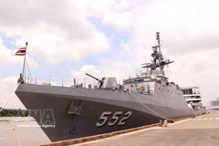 El buque H.T.M.S. Naresuan (FFG 421) de la Real Armada de Tailandia, atraca en el puerto internacional de Nha Rong – Khanh Hoi, en Ciudad Ho Chi Minh. (Foto: VNA)