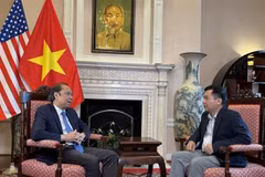 El embajador de Vietnam en Estados Unidos, Nguyen Quoc Dung (derecha), en la entrevista (Foto: VNA)