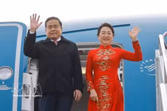 El presidente de la Asamblea Nacional, Tran Thanh Man, y su esposa en el aeropuerto de Estambul, Turquía. (Foto: VNA).