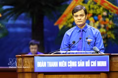 El miembro del Comité Central del Partido Comunista de Vietnam y primer secretario del Comité Central de la UJCHCM, Bui Quang Huy, interviene en la cita. (Foto: VNA)