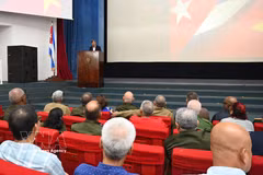 El embajador de Vietnam en Cuba, Le Quang Long, interviene en la cita. (Foto: VNA)