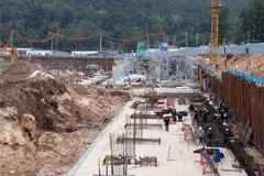 Sitio de construcción del proyecto del Centro de Convenciones APEC 2027 y obras funcionales (Foto: VNA)