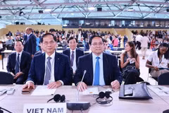 El primer ministro de Vietnam, Pham Minh Chinh (derecha), participa en la sesión de apertura de la UNOC 3 (Foto: VNA)