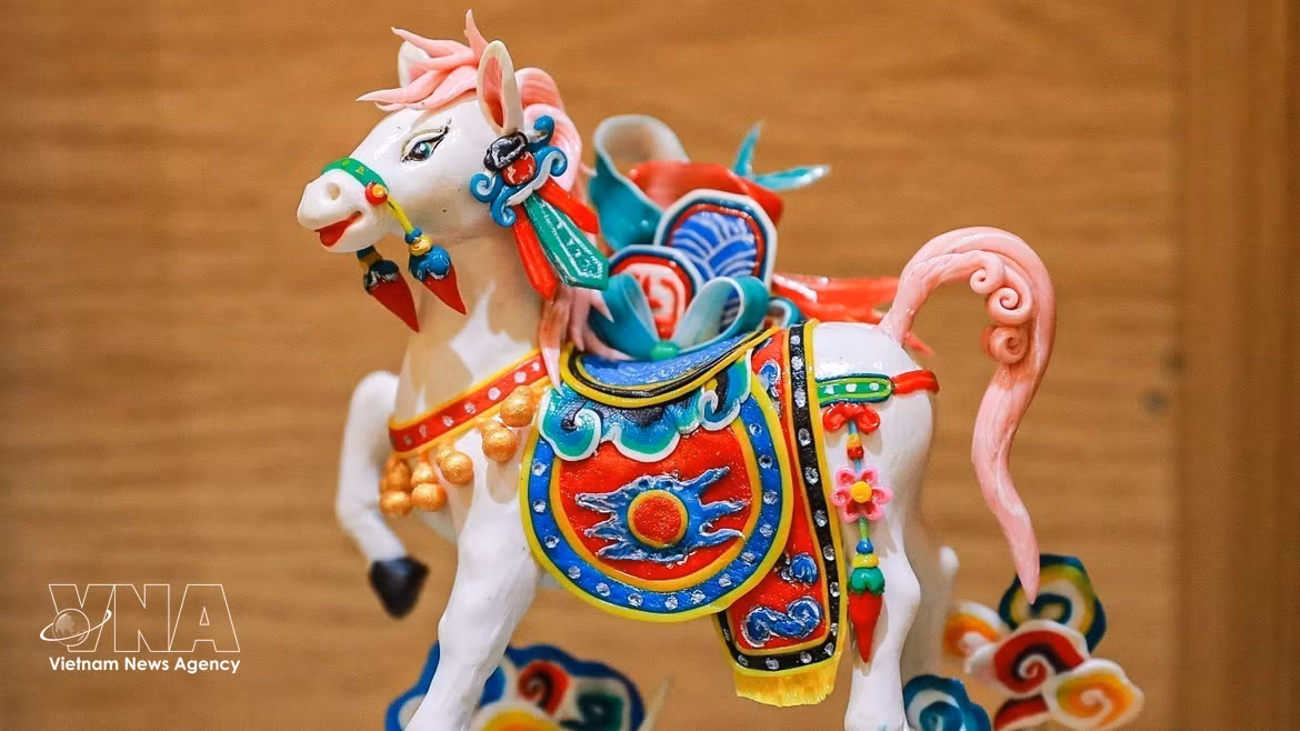 Artesano vietnamita revitaliza arte tradicional de las figurillas “to he”