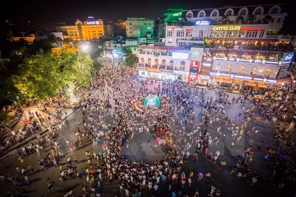 El calle peatonal alrededor del lago Hoan Kiem. (Fuente: VNA) 