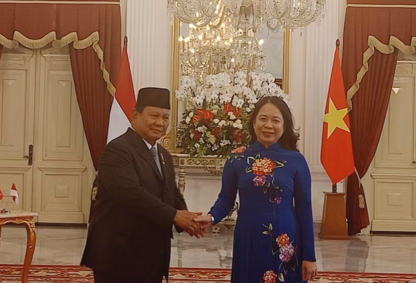 El recién juramentado presidente de Indonesia, Prabowo Subianto, con la vicepresidenta vietnamita, Vo Thi Anh Xuan. (Fuente: VNA)