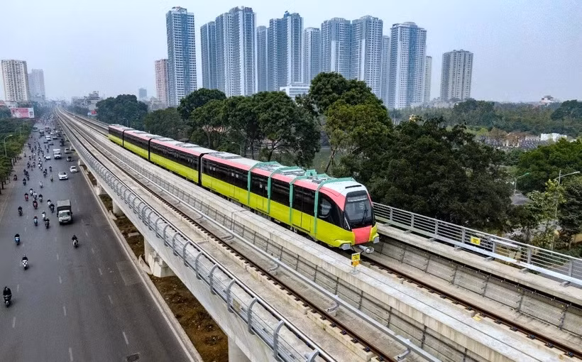 El ferrocarril urbano Nhon-Hanoi se somete a una prueba operativa. (Foto: Vietnam+)