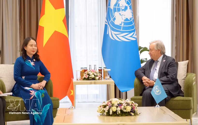 La vicepresidenta de Vietnam, Vo Thi Anh Xuan, y el secretario general de las Naciones Unidas (ONU), Antonio Guterres. (Fuente: VNA)