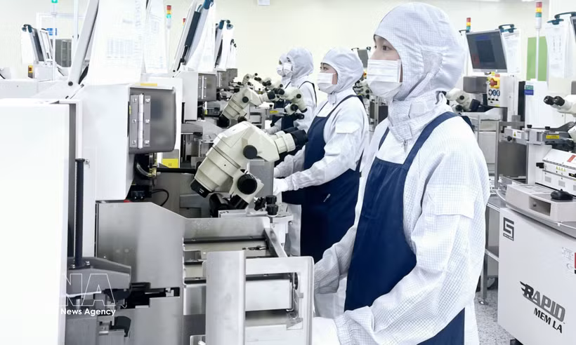 Línea de producción en la empresa Hana Micron Vina, en la provincia de Bac Ninh. (Fuente: VNA)