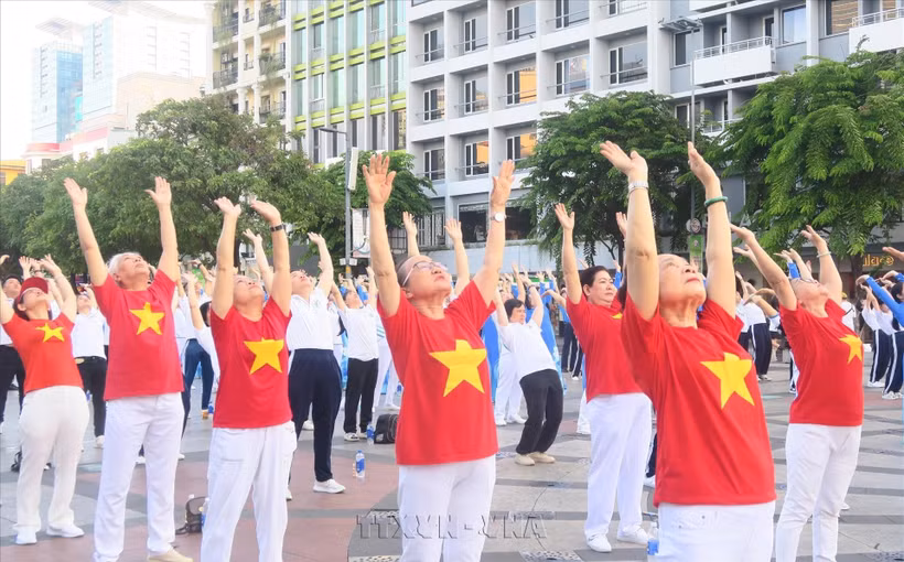 El Comité Popular de Ciudad Ho Chi Minh organiza un acto con el lema “Prevenir las enfermedades de forma proactiva, por un Vietnam más saludable”. La actividad inaugura una serie de iniciativas destinadas a garantizar que toda la población tenga acceso oportuno, equitativo y sostenible a servicios de salud de calidad, sin dejar a nadie atrás. (Fuente: VNA)