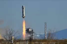 El cohete New Shepard de Blue Origin despega del Sitio de Lanzamiento Uno, cerca de Van Horn, Texas, Estados Unidos. Foto: AFP/VNA