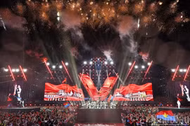 Concierto nacional “La Patria en el corazón”, orientado a construir una marca cultural y artística con identidad propia. (Foto: nhandan.vn)
