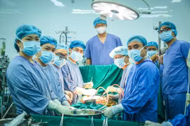 Médicos del Hospital de Amistad Vietnam - Alemania realizan trasplantes de órganos en cadena. (Foto: Vietnam+)