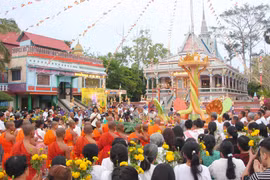 El pueblo Khmer en Vietnam celebra el festival de año nuevo Chol Chnam Thmay