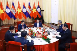 El primer ministro vietnamita, Pham Minh Chinh, mantiene una sesión de trabajo con sus homólogos de Camboya, Hun Manet, y de Laos, Sonexay Siphandone, (Foto: VNA)