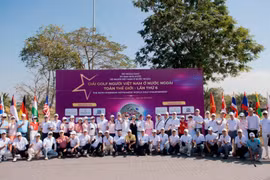Vietnamitas residentes en muchos países participan en el 6º Torneo de Golf para vietnamitas en el extranjero (Fuente: vnewstoday.com)