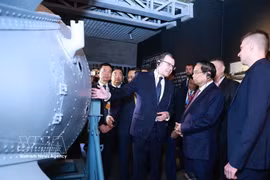 El primer ministro Pham Minh Chinh visita el Museo de Energía Atómica. Foto: VNA