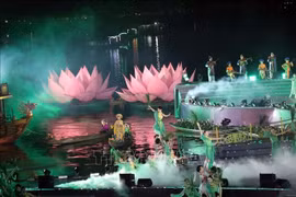 Un espectáculo en la inauguración del Año Nacional de Turismo de Vietnam 2025 (Foto: VNA)