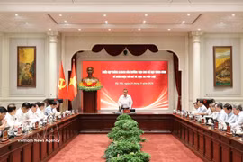 El secretario general del Partido y presidente de Vietnam, To Lam, habla en la reunión del Comité Directivo Central para el perfeccionamiento institucional y la aplicación de la ley, (Foto: VNA)