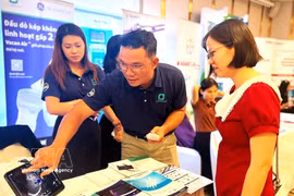 Diversos productos y soluciones tecnológicas para el diagnóstico y tratamiento del ictus se presentan durante la conferencia internacional celebrada en Can Tho. (Foto: VNA)