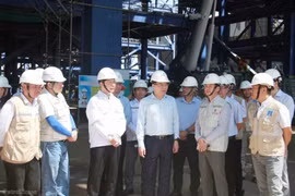 El presidente de Petrovietnam, Le Manh Hung, inspecciona el progreso de la construcción del proyecto de la central térmica Long Phu 1. (Foto: Petrovietnam)
