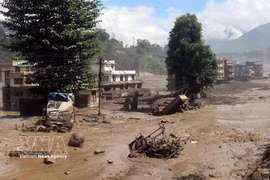 Zona devastada por las inundaciones repentinas y los corrimientos de tierra en el distrito de Rasuwa, Nepal, el 26 de agosto de 2026. (Foto: ANI/VNA)