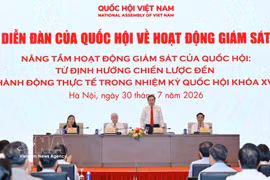 El presidente del Parlamento de Vietnam, Tran Thanh Man, preside el Foro de Supervisión de la Asamblea Nacional. (Foto: VNA)