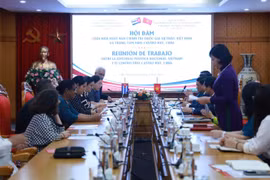 Durante la reunión de trabajo entre la Editorial Política Nacional Su That y el Centro Fidel Castro Ruz en Hanoi. (Foto: Editorial Política Nacional Su That)