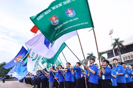 La Unión de Jóvenes y la Asociación de Estudiantes de Hanoi celebran organizan la ceremonia de inicio de la campaña de voluntariado «Verano Verde» 2026. (Foto: VNA)