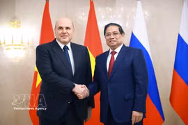 El primer ministro de Vietnam, Pham Minh Chinh, se reúne con su homólogo anfitrión, Mikhail Mishustin. (Foto: VNA)