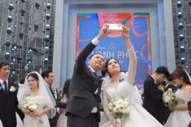 Ceremonia de bodas colectiva de 80 parejas en el “Día de la Felicidad de Vietnam - Vietnam Happy Fest 2025”. (Foto: Vietnam+)