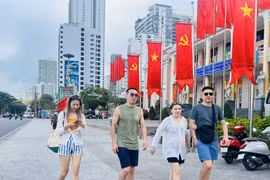 Turistas de Kazajistán en la ciudad de Nha Trang. (FotoÑ baokhanhhoa.vn)