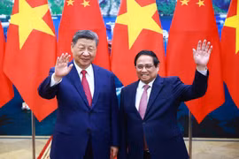 El primer ministro de Vietnam, Pham Minh Chinh, (derecha) y el secretario general del Partido Comunista y presidente de China, Xi Jinping. (Foto: VNA)