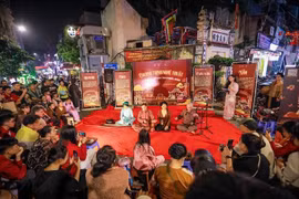 El arte tradicional vibra en las calles históricas de Hanoi