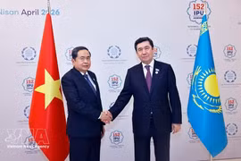 El presidente de la Asamblea Nacional de Vietnam, Tran Thanh Man, mantiene una reunión con Yerlan Koshanov, presidente del Mazhilis. Foto: VNA