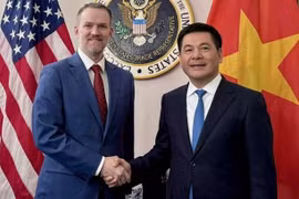El ministro de Industria y Comercio de Vietnam, Nguyen Hong Dien, y el representante comercial de Estados Unidos, Jamieson L. Greer (Fuente: Ministerio de Industria y Comercio)