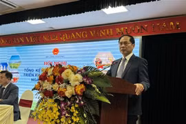 El viceprimer ministro Bui Thanh Son en la conferencia de balance del Ministerio de Industria y Comercio (Fuente: VNA)