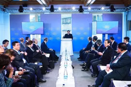 El primer ministro Pham Minh Chinh interviene en el evento. (Foto: VNA)