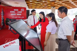 Presentación de plataformas y soluciones de transformación digital al servicio del gobierno digital y la economía digital en la provincia de Tây Ninh. Foto: VNA.