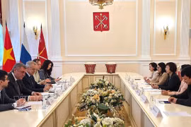 Panorama de la reunión entre la VNA y el Comité de Relaciones Exteriores de San Petersburgo. (Foto: VNA)