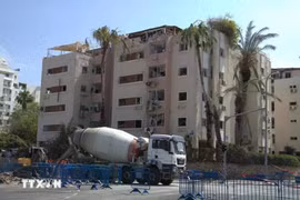 Un edificio de apartamentos en la calle Levy Eshkol, Tel Aviv, fue destruido por un misil la madrugada del 16 de junio de 2025. (Foto: VNA)