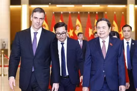 El presidente de la Asamblea Nacional de Vietnam, Tran Thanh Man, y el presidente del Gobierno de España, Pedro Sánchez. (Foto: VNA)