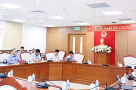 Panorama de la reunión entre representantes del Banco Asiático de Desarrollo y de la provincia de Khanh Hoa. (Foto: baokhanhhoa.vn)