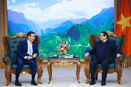 El primer ministro vietnamita, Pham Minh Chinh, recibe al ministro de Relaciones Exteriores de Tailandia, Maris Sangiampongsa. (Foto: VNA)
