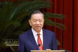 El secretario general del Partido Comunista y presidente de Vietnam, To Lam, pronuncia el discurso de clausura del IV Pleno del Comité Central. (Foto: VNA) 