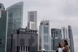 Detienen en Singapur a 44 personas vinculadas con trabajos ilegales